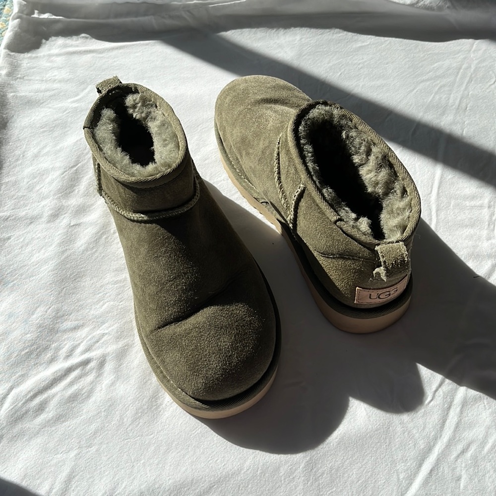 Ugg Classic Mini Boot - olive